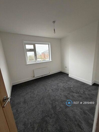 2 Bedroom Terraced House To Rent In Station Road, Dunstable, LU5