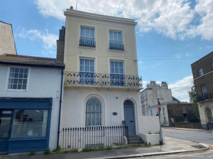 1 Bedroom Studio To Rent In Terrace Gravesend, Kent, DA12