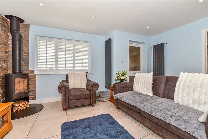 2 Bedroom Semi-detached Bungalow For Sale In Rushford Close, Headcorn, Kent, TN27
