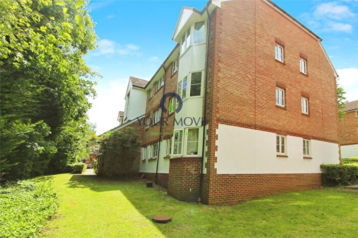 2 Bedroom Flat To Rent In Autumn Drive, Sutton, Surrey, SM2