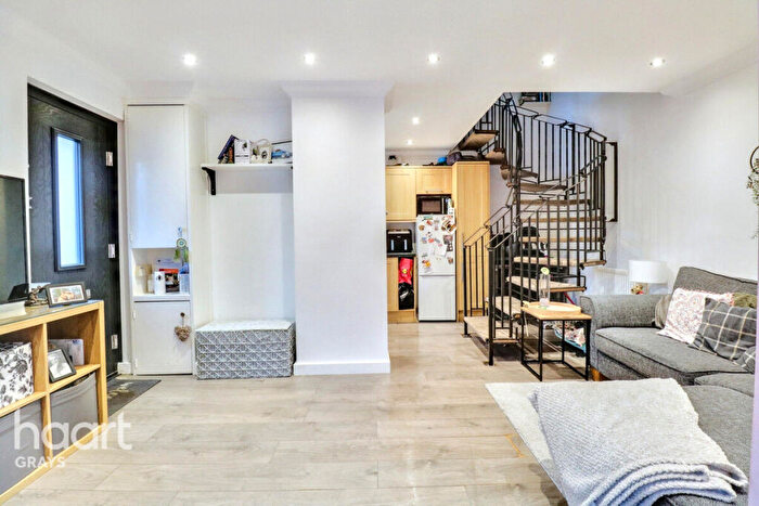 1 Bedroom End Of Terrace House For Sale In Curling Lane, Grays, RM17