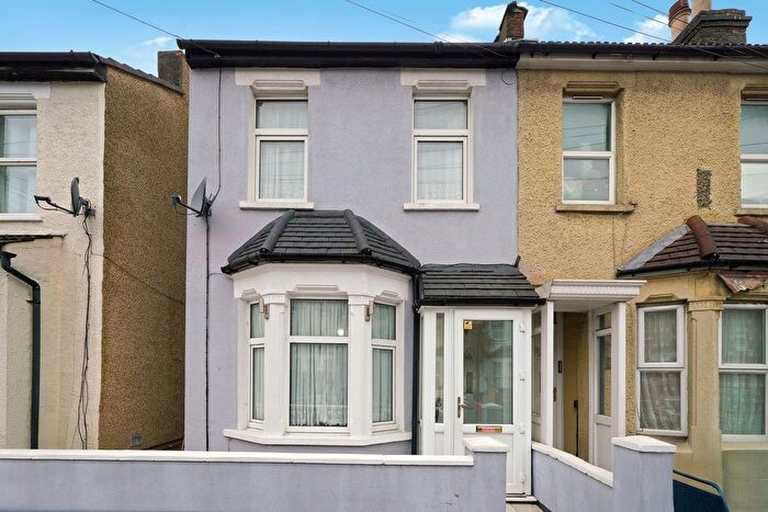 3 Bedroom Terraced House For Sale In Wentworth Road, Croydon, CR0