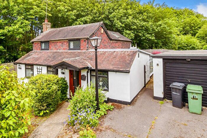 2 Bedroom Detached House For Sale In Amsbury Road, Hunton, Maidstone, Kent, ME15