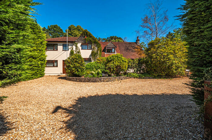6 Bedroom Detached House For Sale In Frimley Road, Ash Vale, Surrey, GU12