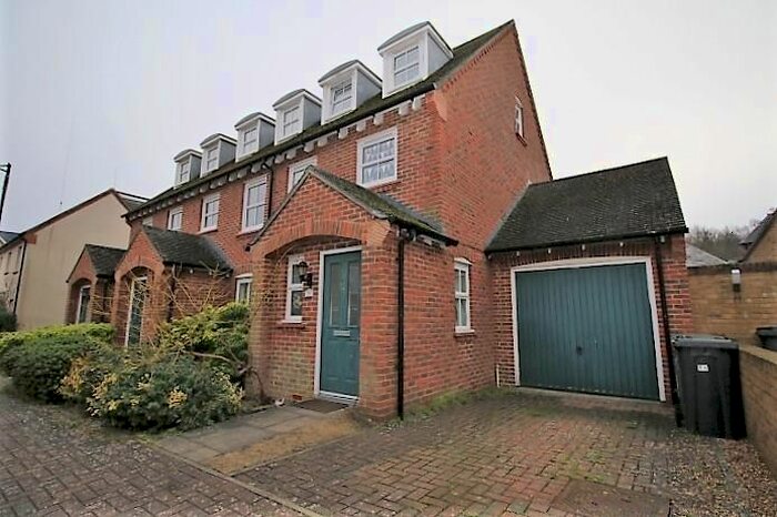 3 Bedroom Town House To Rent In Avington Way, Sherfield-On-Loddon, Hook, RG27