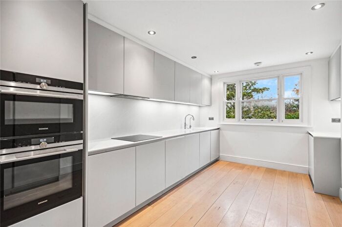 3 Bedroom Flat To Rent In Cicada Road, London, SW18
