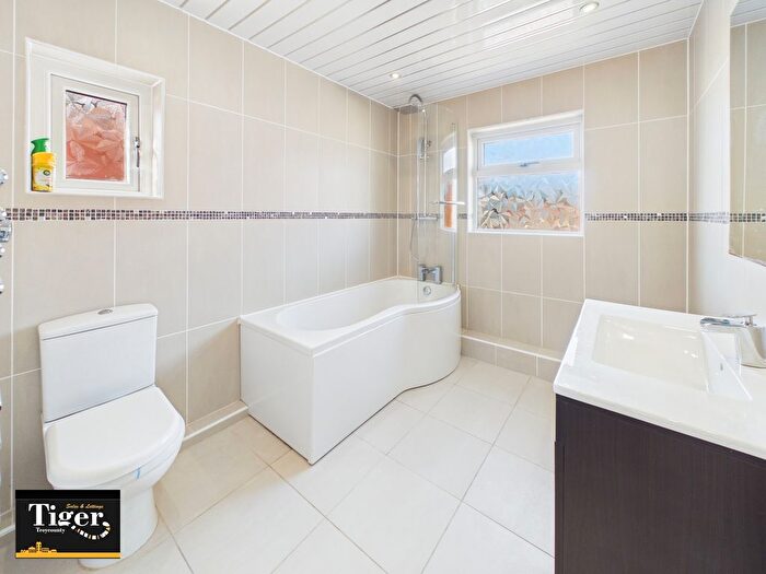 3 Bedroom Semi Detached House For Sale In Stretton Avenue, Blackpool, FY4