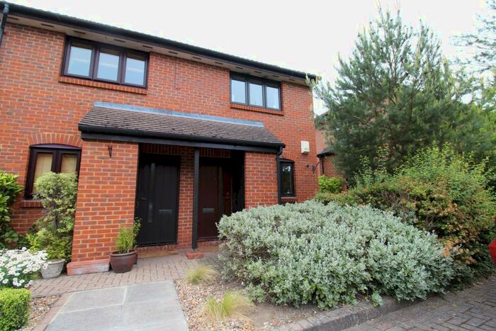 2 Bedroom House To Rent In Wentworth Close, Crowthorne, RG45