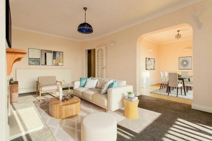 2 Bedroom Flat To Rent In Chalkwell Esplanade, Westcliff-On-Sea, SS0