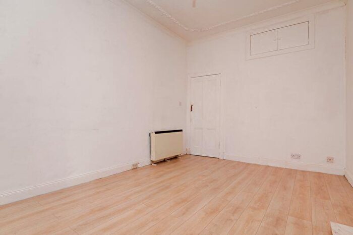 1 Bedroom Flat For Sale In Springhill Gardens, Shawlands, G41