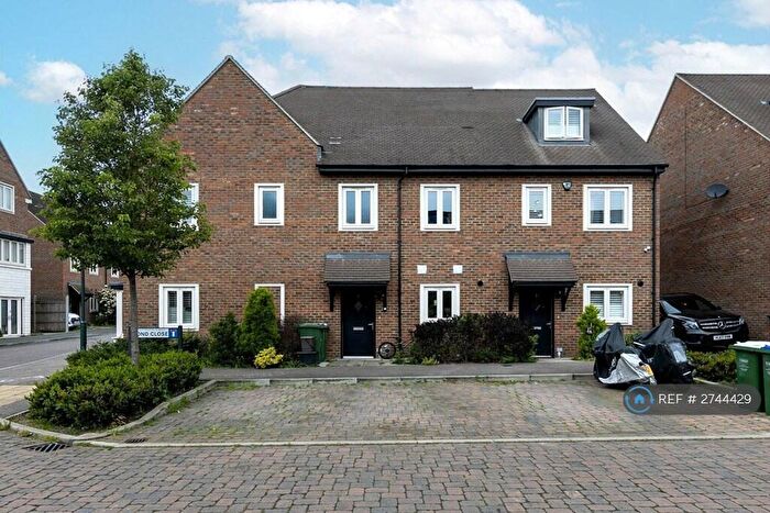 3 Bedroom Semi Detached House To Rent In Bond Close, Welling, DA16