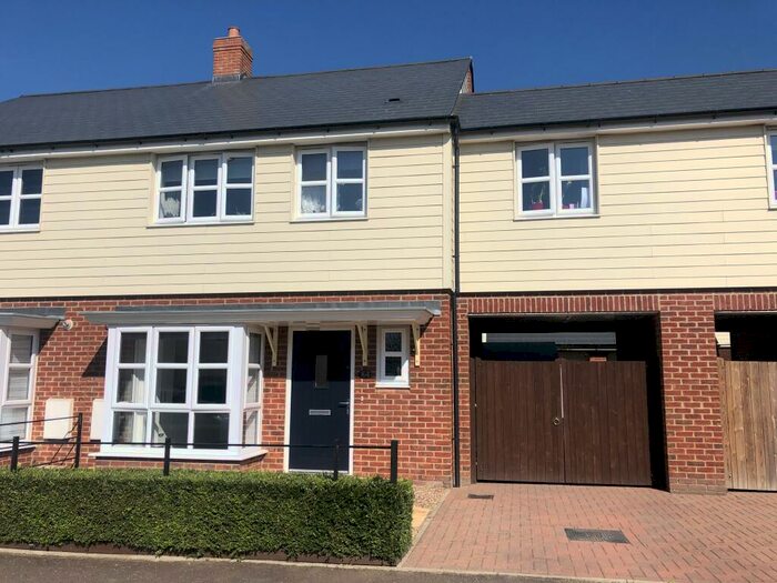 3 Bedroom Link Detached House To Rent In Bramley Road, Aylesbury, HP18