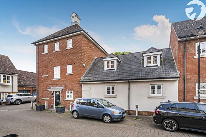4 Bedroom Link Detached House For Sale In Watermans Way, Greenhithe, Kent, DA9