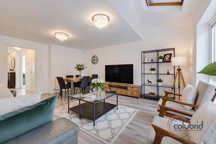 3 Bedroom Semi-Detached House For Sale In Addington Close, Stanford-Le-Hope, SS17
