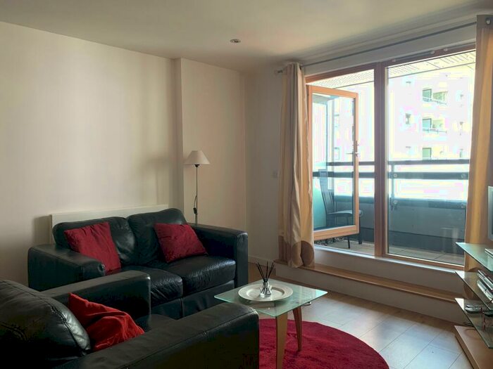 2 Bedroom Flat To Rent In East Street, Leeds, Uk, LS9