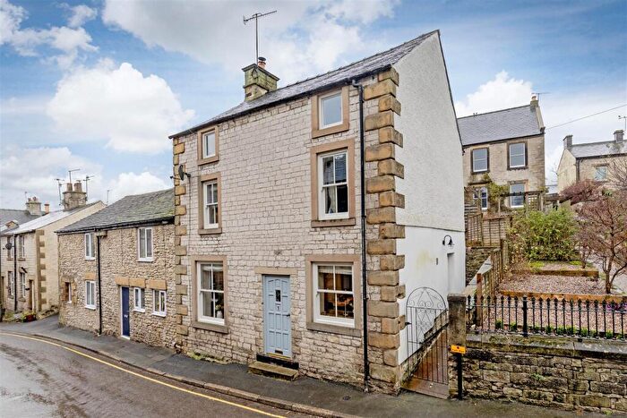 3 Bedroom House For Sale In High Street, Tideswell, Buxton, SK17
