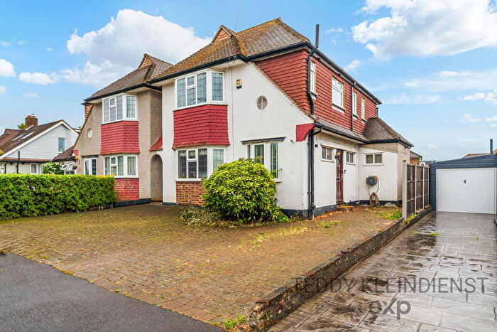 4 Bedroom Detached House For Sale In Burford Road, Worcester Park, KT4