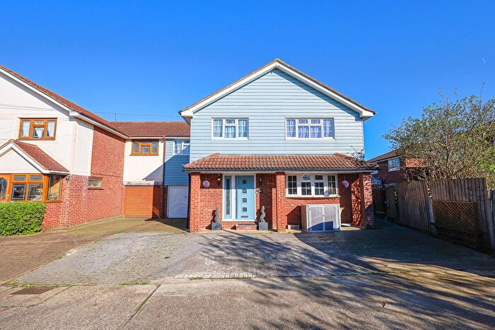 5 Bedroom Semi-Detached House For Sale In Lylt Road, Canvey Island, SS8