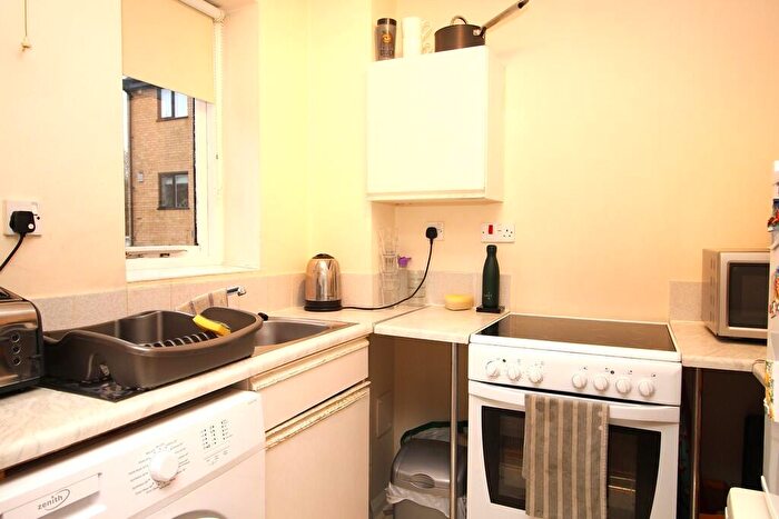 1 Bedroom Flat To Rent In Percy Gardens, Worcester Park, KT4