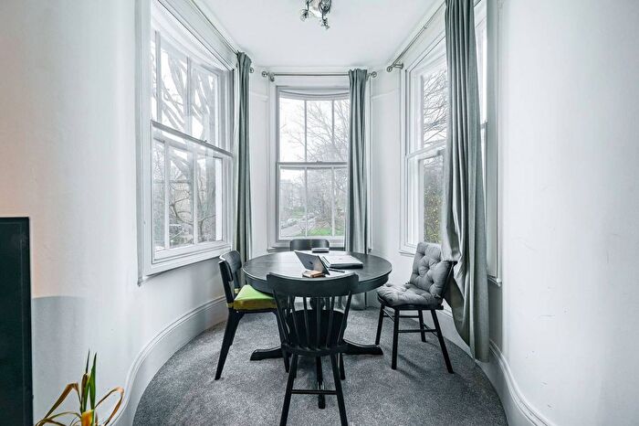 2 Bedroom Maisonette To Rent In Eliot Hill, Lewisham, London, SE13