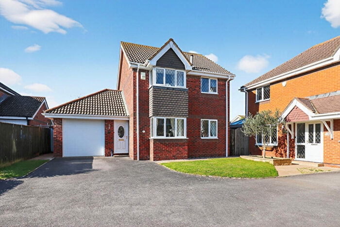 4 Bedroom Detached House For Sale In Kingfisher Way, Mudeford, BH23