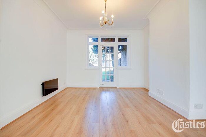 3 Bedroom Terraced House For Sale In North Circular Road, London, N13