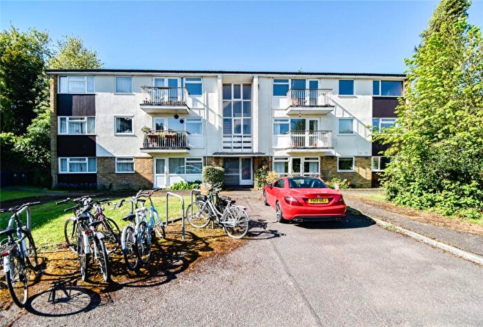 3 Bedroom Apartment For Sale In Lingholme Close, Cambridge, CB4