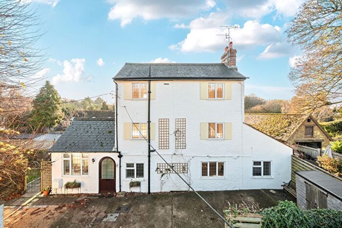 3 Bedroom Detached House For Sale In Old Reigate Road, Betchworth, RH3