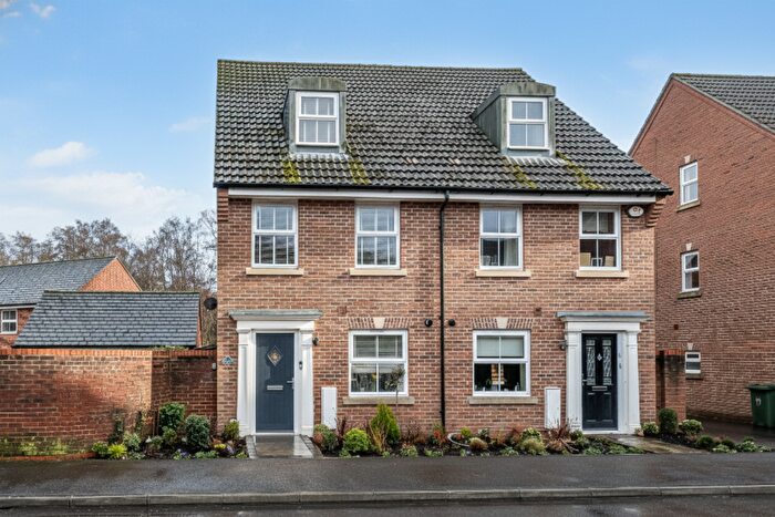 3 Bedroom Town House For Sale In Kirby Drive, Bramley, RG26