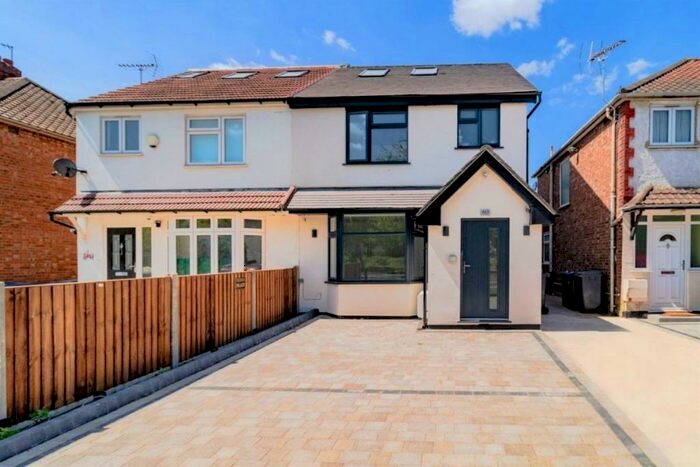 3 Bedroom Flat To Rent In Watford Way, London, NW4