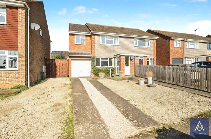 3 Bedroom Semi-Detached House For Sale In Dumas Cul-de-Sac, Brackley, Northamptonshire, NN13