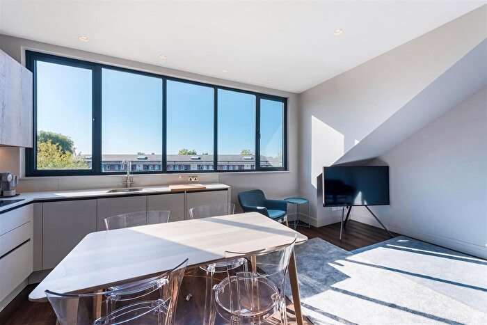 2 Bedroom Flat For Sale In Stile Hall Gardens, London, W4