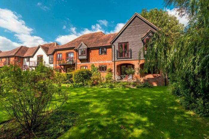 2 Bedroom Flat To Rent In Northcroft Lane, Newbury, RG14