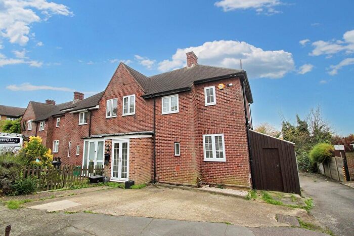 3 Bedroom Semi-Detached House To Rent In Vicarage Road, Woodford Green, IG8