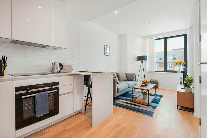 1 Bedroom Flat To Rent In Queens Road, Reading, RG1