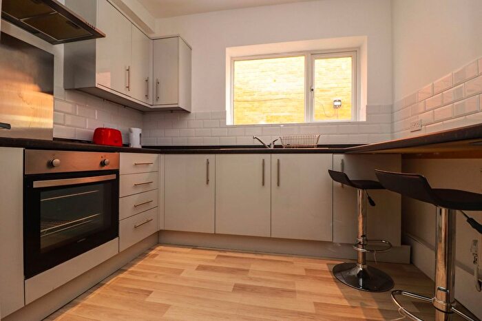 4 Bedroom Semi-Detached House To Rent In Burlington Road, Southampton, SO15