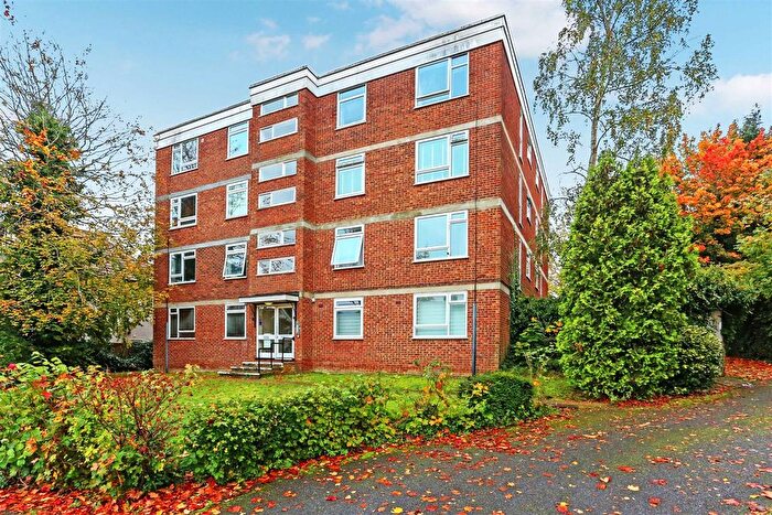 2 Bedroom Flat For Sale In Egmont Road, Sutton, SM2