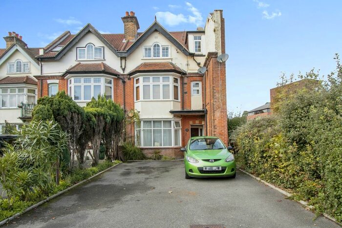 Studio To Rent In Alumhurst Road, Bournemouth, BH4