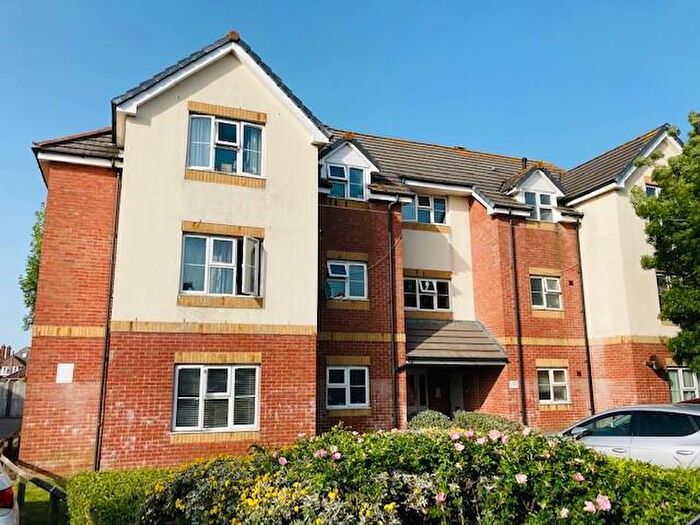 2 Bedroom Flat To Rent In Chloe Gardens, Parkstone, BH12