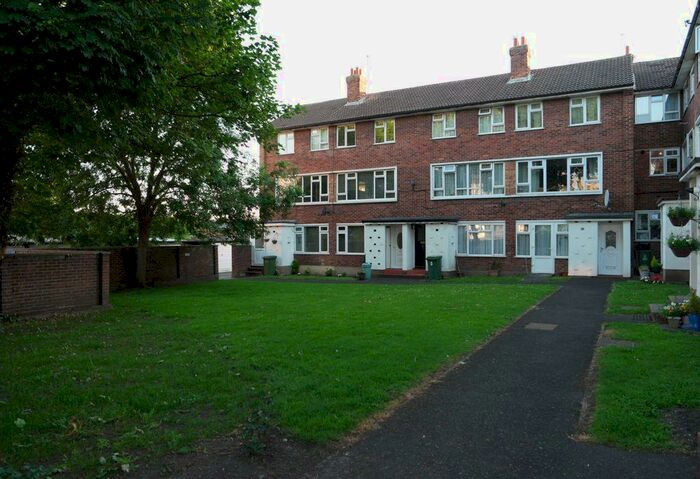 2 Bedroom Maisonette To Rent In Milton House, Bexley Lane, Crayford, DA1