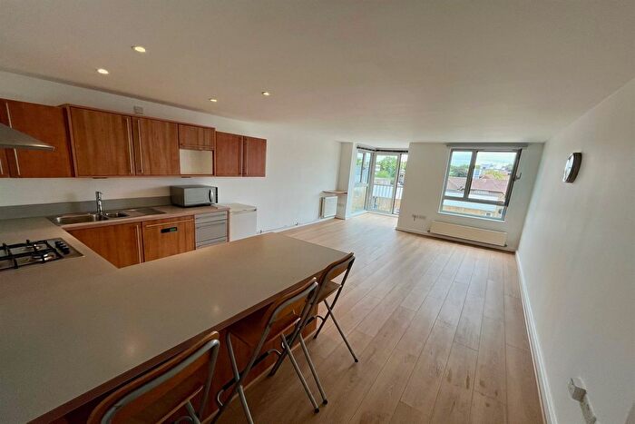 3 Bedroom Flat To Rent In Vizion, - Energy Rating B, N7