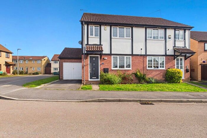 3 Bedroom Semi-Detached House For Sale In Lamden Way, Burghfield Common, Reading, RG7