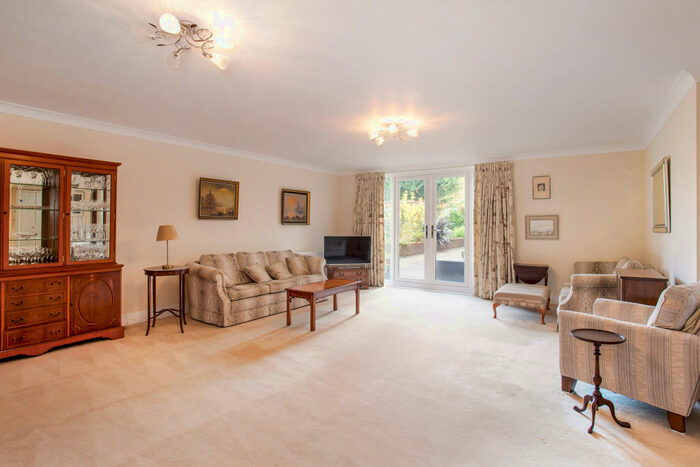 3 Bedroom Apartment To Rent In Baker Street, Weybridge, KT13