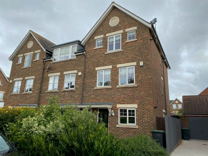 4 Bedroom Town House To Rent In Baxter Way, Kings Hill, ME19