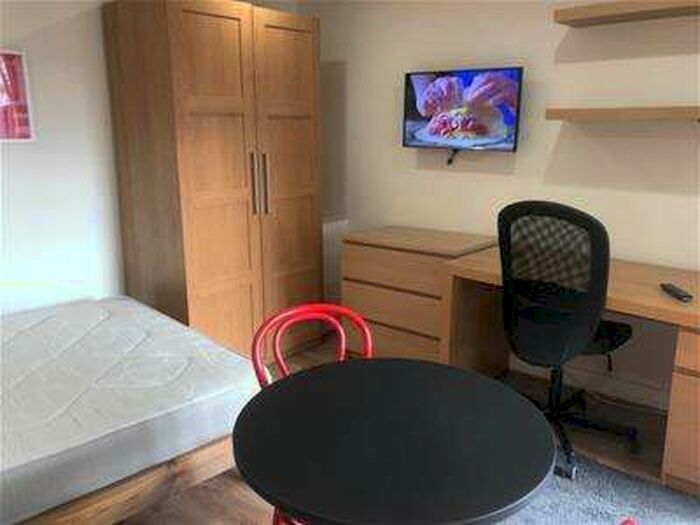 1 Bedroom Studio Flat To Rent In 152a Tiverton Road, Birmingham, B29