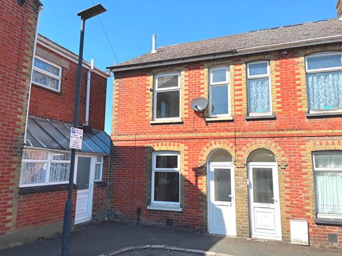 2 Bedroom Terraced House For Sale In Caesars Road, Newport, PO30