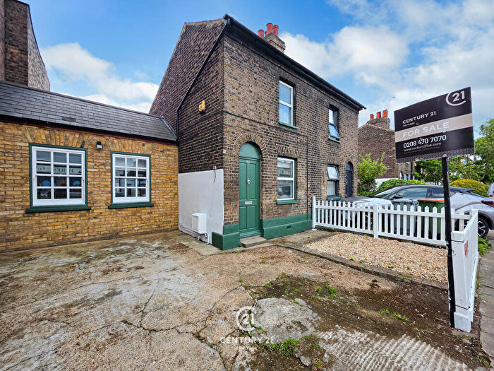 2 Bedroom House For Sale In The Cottage, Romford Road, Forest Gate, E7