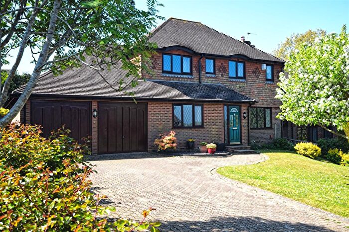 4 Bedroom Detached House For Sale In Starrs Mead, Battle, TN33