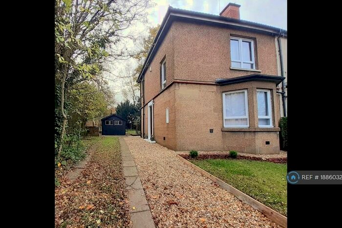 2 Bedroom Semi-Detached House To Rent In Invergyle Drive, Glasgow, G52