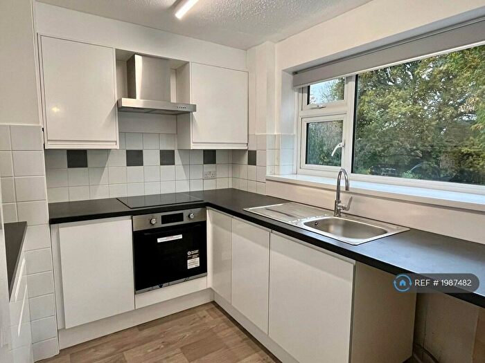 3 Bedroom Flat To Rent In Plantation Road, Amersham, HP6
